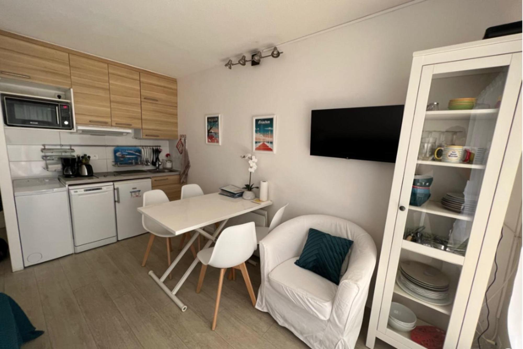 Flat With Swimming Pool Close To The Beach Lägenhet Arcachon Exteriör bild